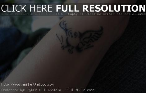 bird tattoo on wrist girl