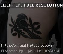 black bird tattoos on hip