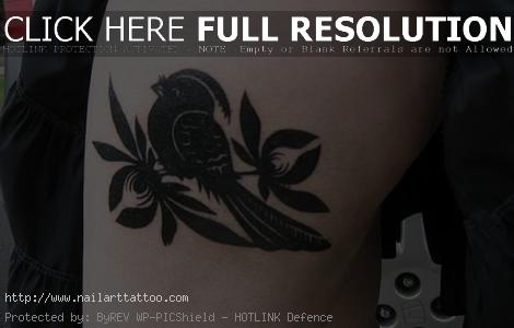 black bird tattoos on hip